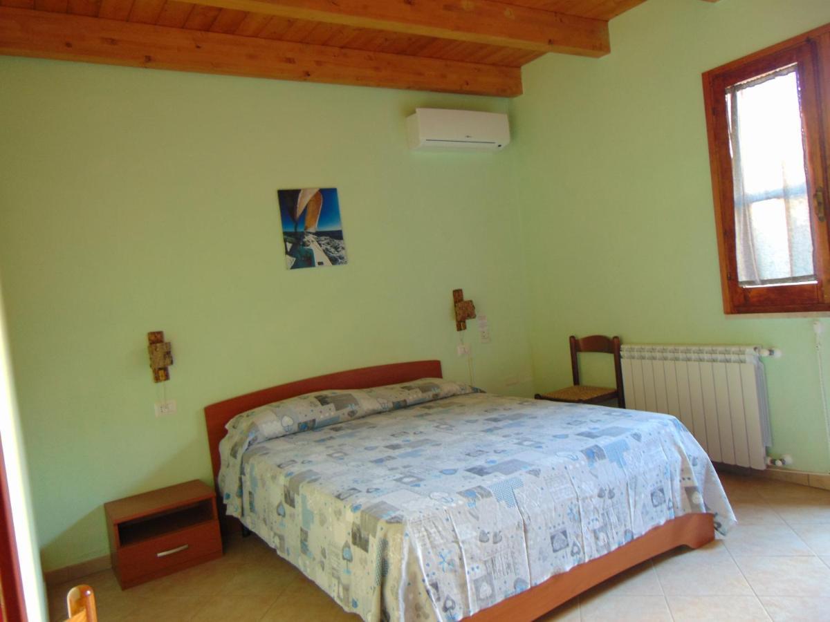 La Contea Bed & Breakfast Sant'Anna Arresi Bagian luar foto