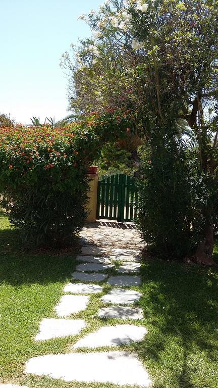 La Contea Bed & Breakfast Sant'Anna Arresi Bagian luar foto