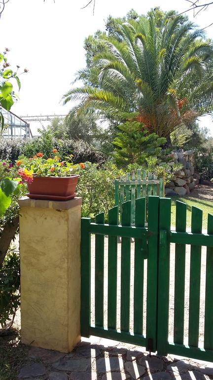 La Contea Bed & Breakfast Sant'Anna Arresi Bagian luar foto